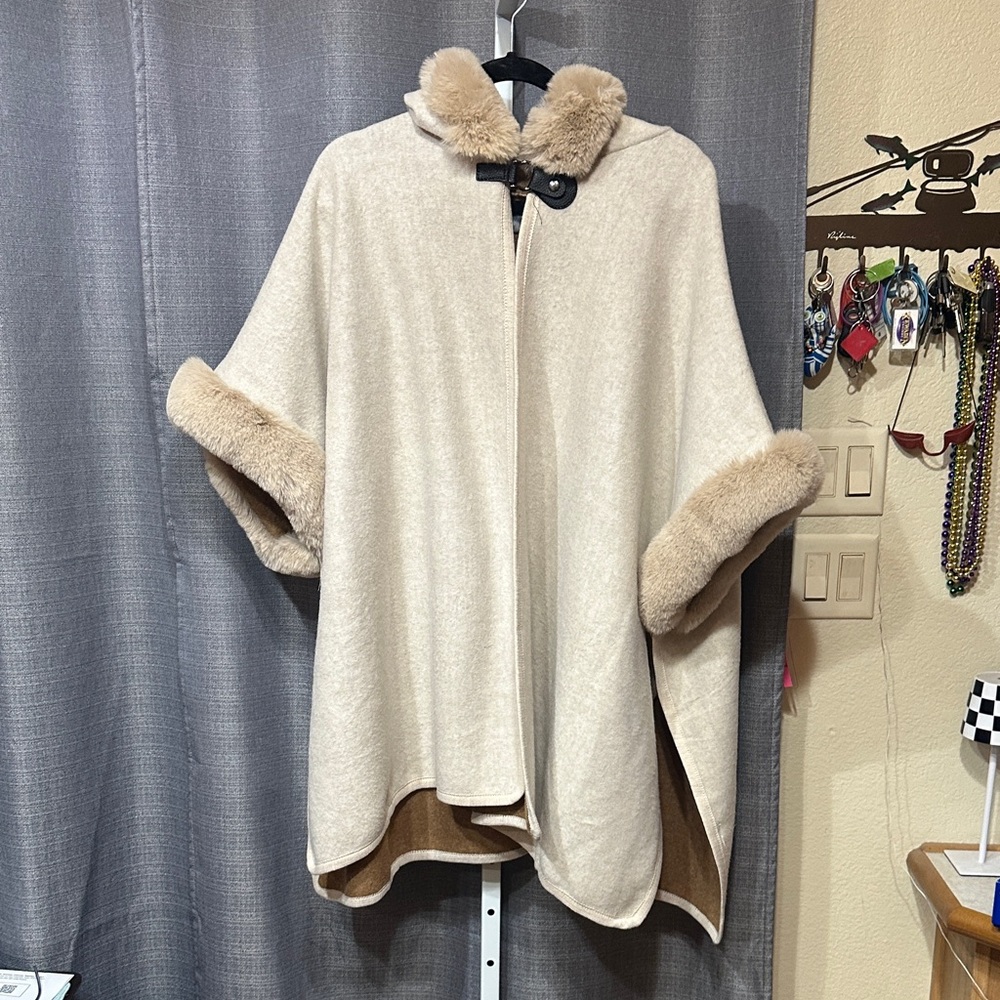 P Luca Milano Elegant Cream Cape Sweater with Faux Fur Trim